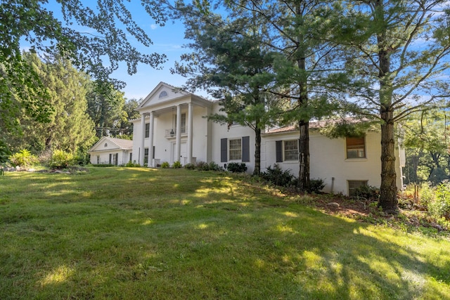 neoclassical / greek revival house featuring a front yard