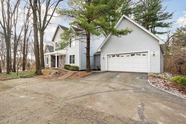 view of front property featuring a garage