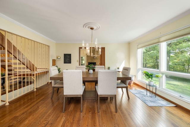 dining room featuring dark hardwood / wood-style floors, ornamental molding, and an inviting chandelier