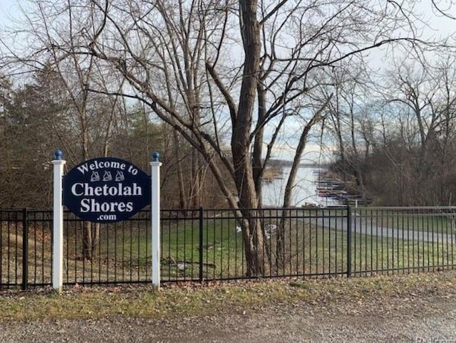 view of community / neighborhood sign