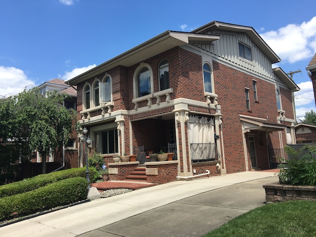 view of front of property with a porch