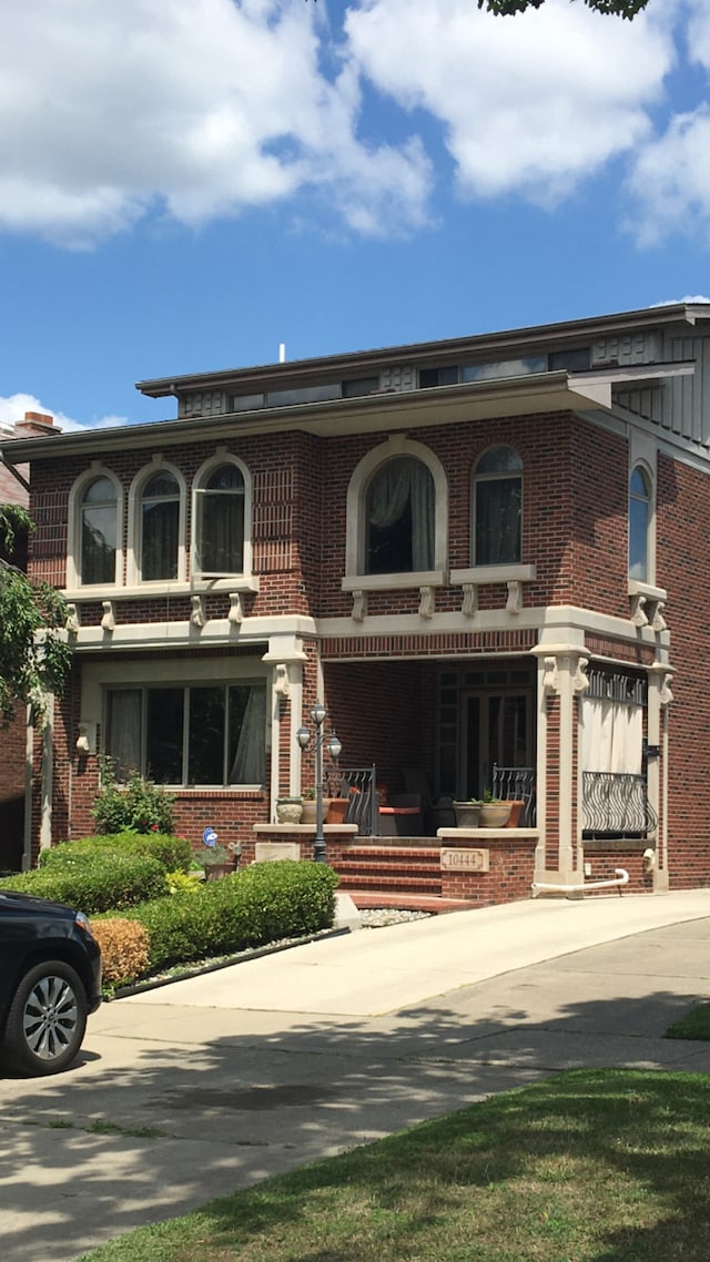 italianate house with a porch