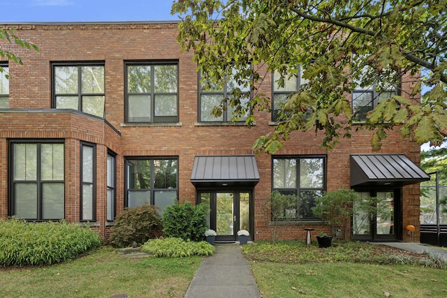 exterior space featuring a front yard