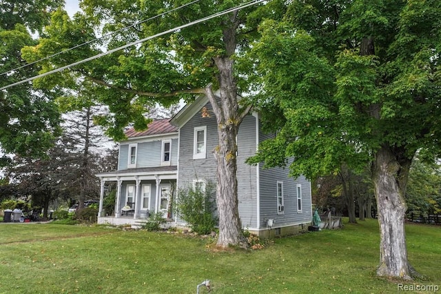 view of front of house featuring a porch and a front yard