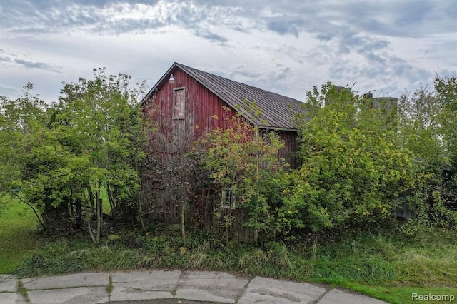 view of outbuilding