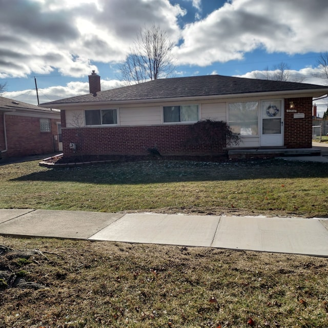 ranch-style house featuring a front lawn