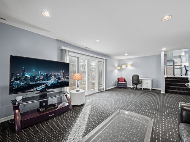 living room with carpet flooring