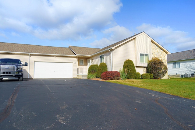 view of front facade featuring a garage and a front lawn