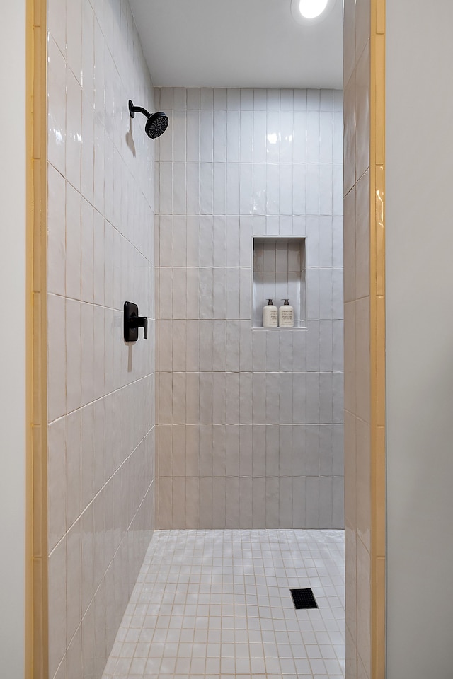 bathroom with a tile shower