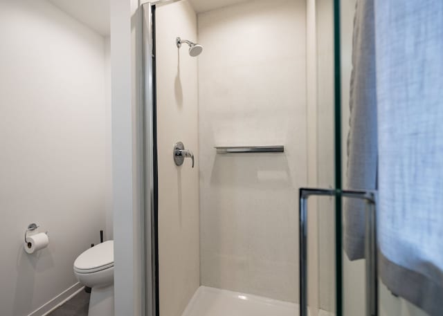 bathroom featuring a shower and toilet