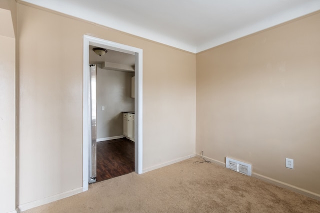 unfurnished bedroom featuring carpet floors