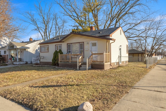 view of front of house with a front lawn