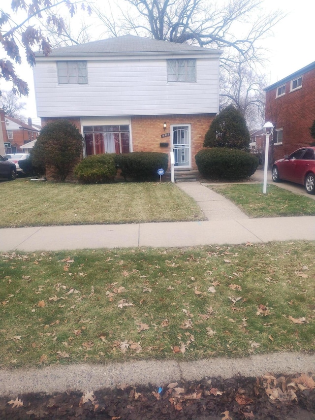 front of property featuring a front lawn