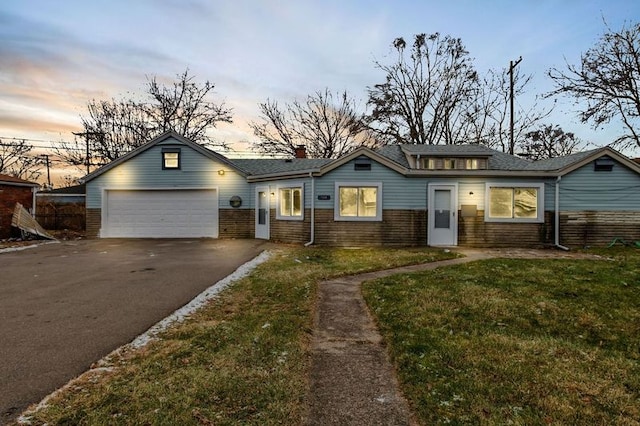 view of front of house featuring a garage and a lawn