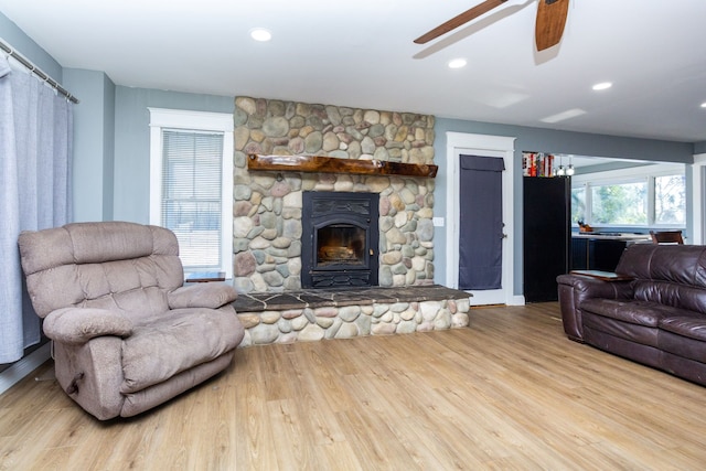 living room featuring light hardwood / wood-style floors, a wealth of natural light, and a fireplace