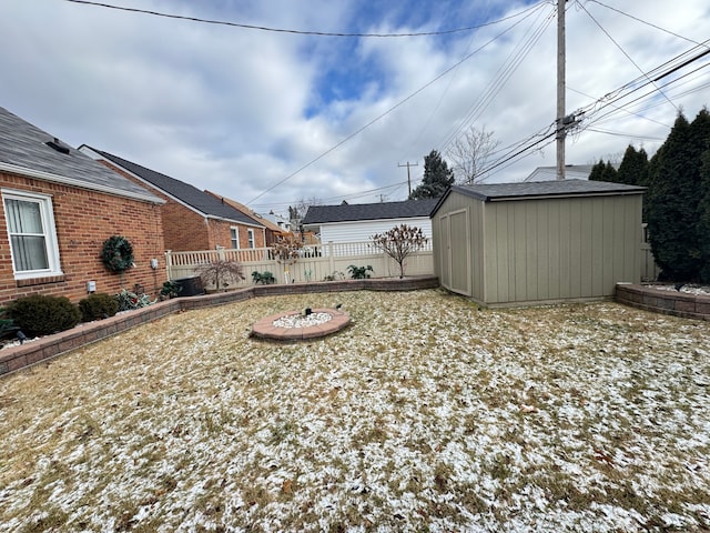 view of yard featuring a storage shed