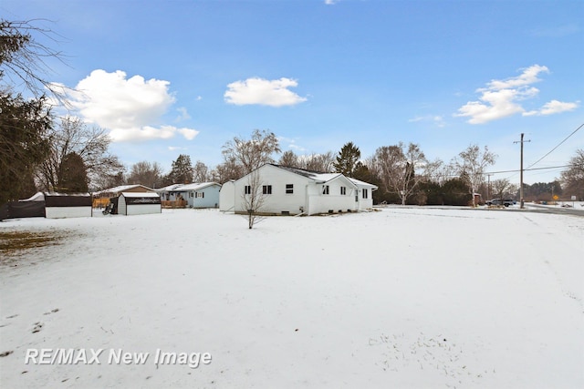 view of yard layered in snow