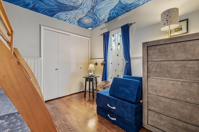 sitting room with wood-type flooring