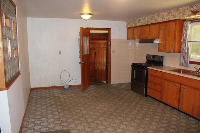 kitchen featuring tasteful backsplash, sink, and black range with electric cooktop