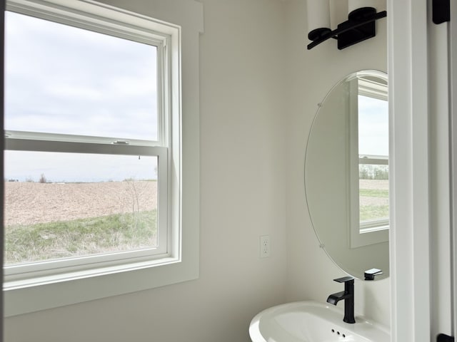 bathroom featuring a sink