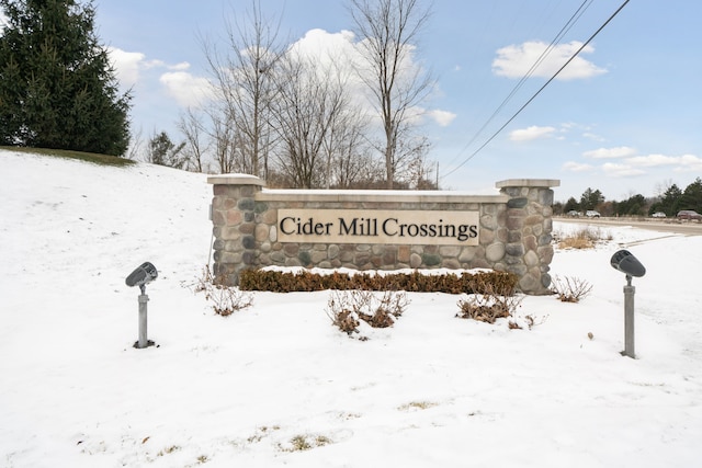 view of community / neighborhood sign