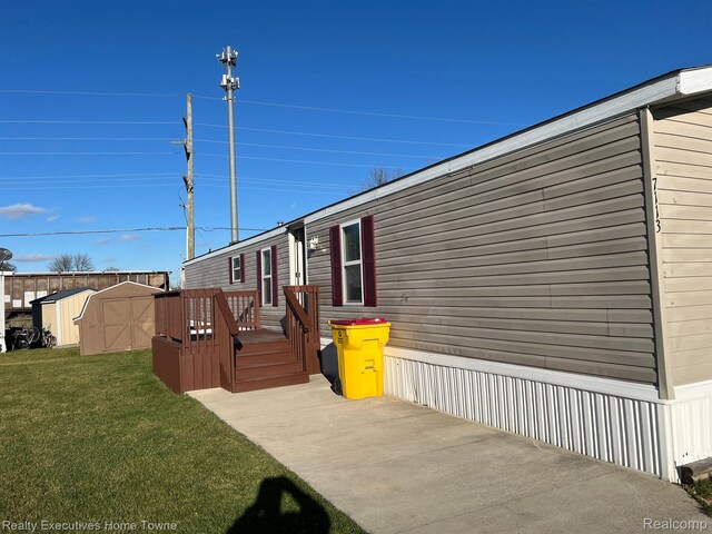 7113 Mapleview Cir E, Brown City, MI 48416 - photo 1