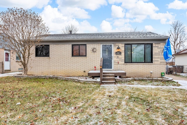 view of front of home featuring a front lawn