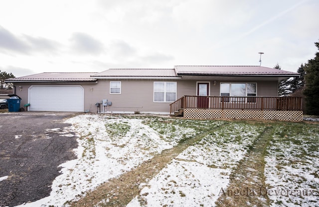 view of front of property featuring a garage