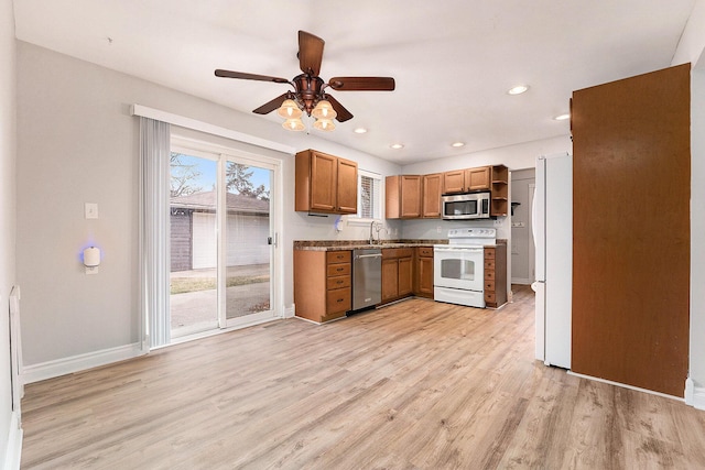 kitchen with ceiling fan, light hardwood / wood-style floors, sink, and appliances with stainless steel finishes