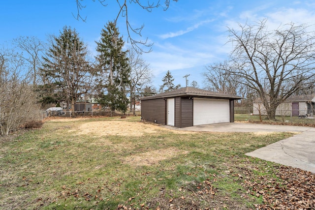 view of yard featuring a garage and an outdoor structure