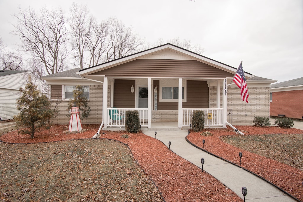 bungalow-style house with covered porch