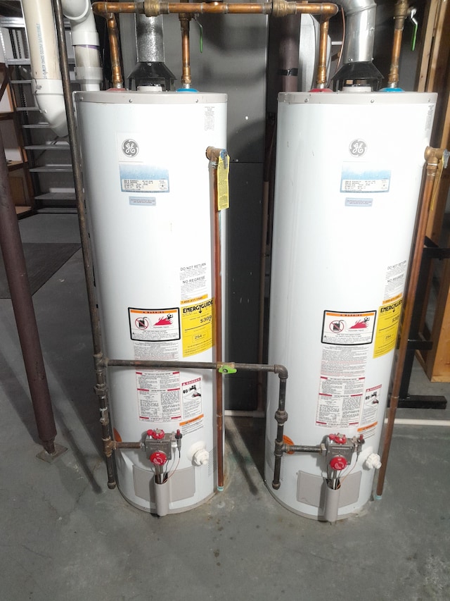 16073 Silverwood Dr, Fenton, MI 48430 - utility room featuring water heater