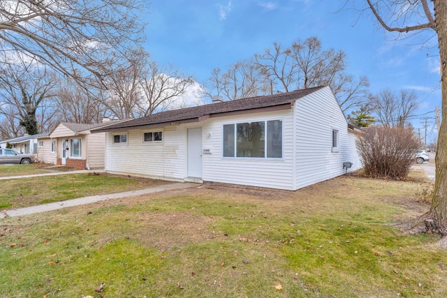 view of front of property with a front lawn