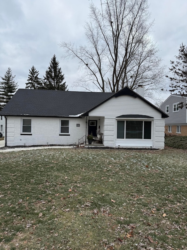 view of front of home with a front lawn