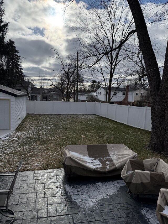 view of yard featuring a patio