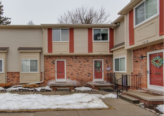 townhome / multi-family property featuring brick siding