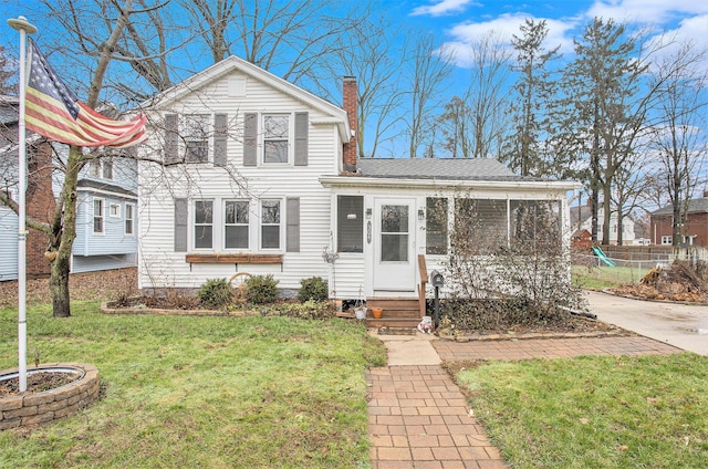 view of front of property with a front yard