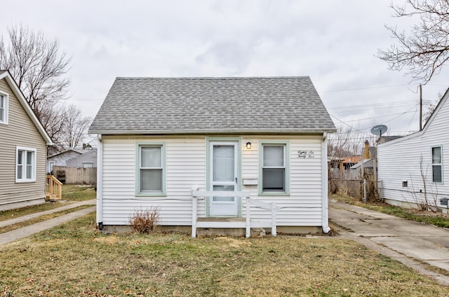 bungalow-style home featuring a front lawn