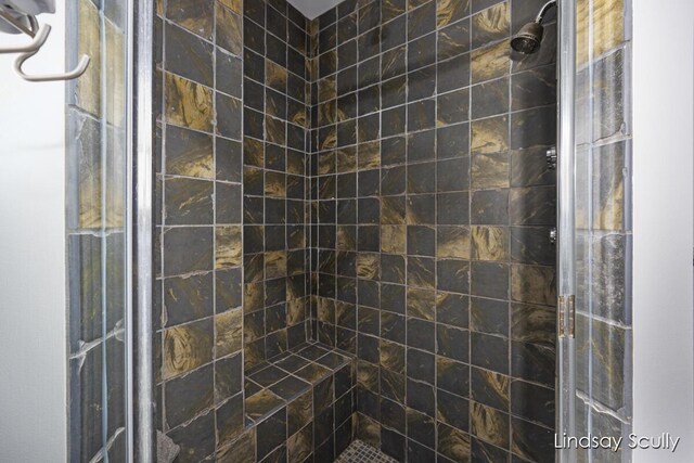 bathroom with a tile shower