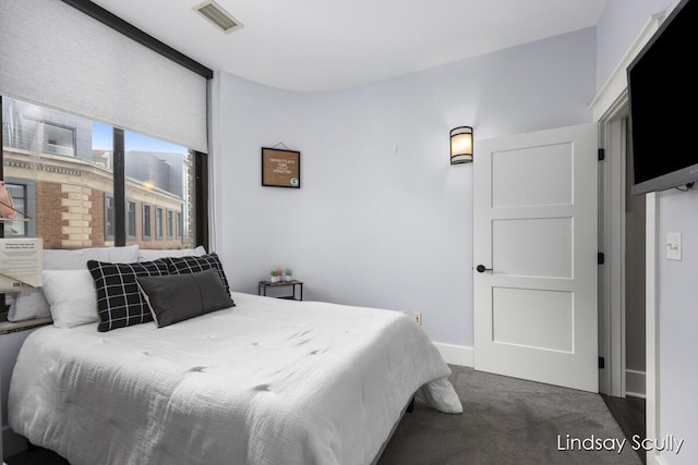 bedroom with carpet flooring