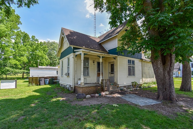 view of front of house featuring covered porch and a front lawn