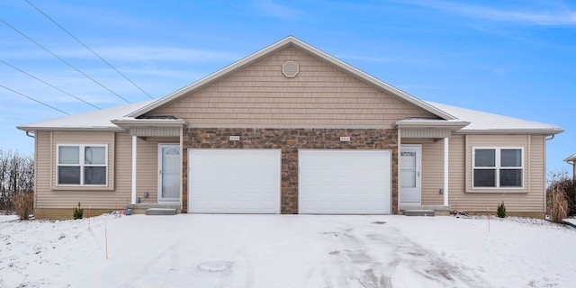 view of front facade featuring a garage