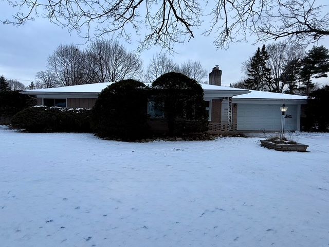 single story home featuring a garage