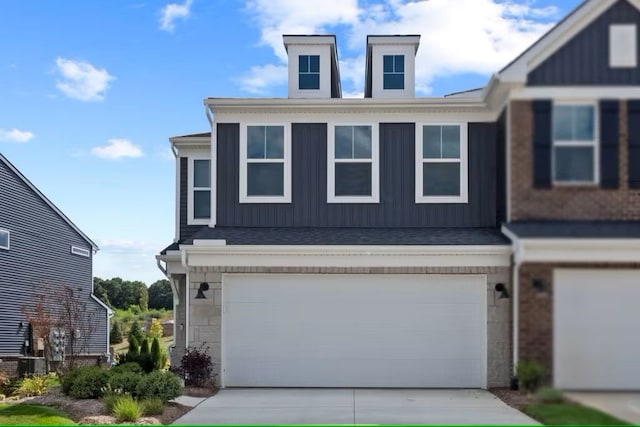 view of front facade featuring a garage