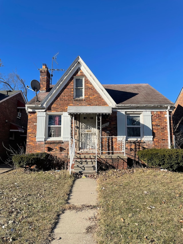 view of front of home with a front yard and covered porch