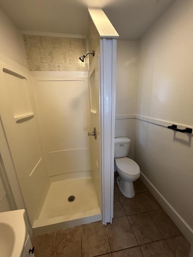 bathroom featuring a shower and toilet