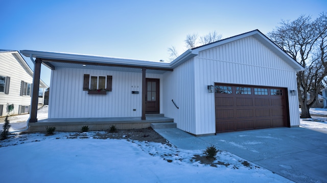 view of front facade with a garage