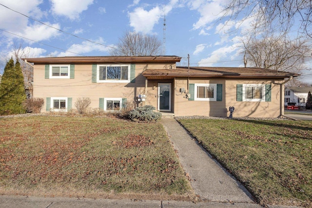 view of front of house featuring a front lawn