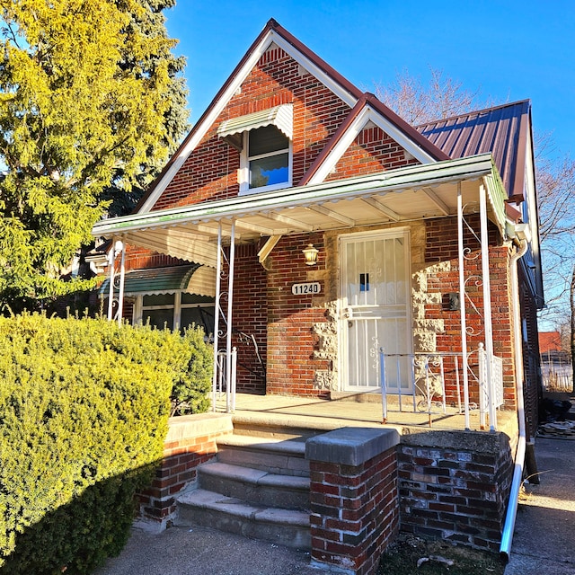 view of front facade with covered porch