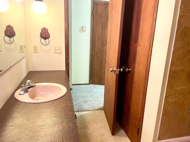 bathroom featuring sink